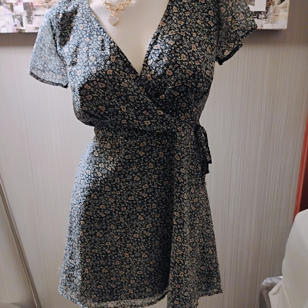 Abercrombie & Fitch Black and White Wrap Midi Dress